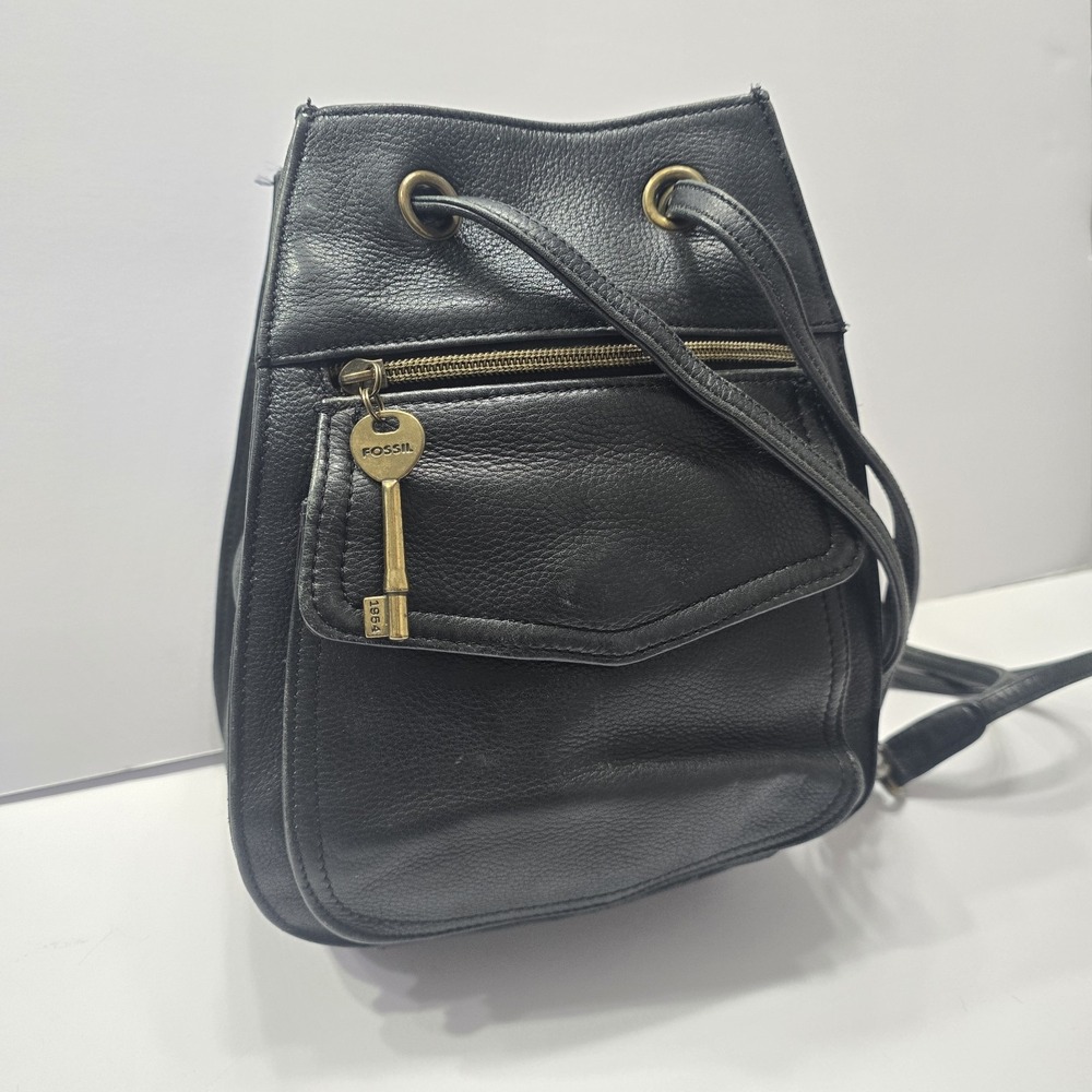 Small Fossil Black Pebbled Leather Cinch Top Bucket Purse Crossbody – Vintage‎